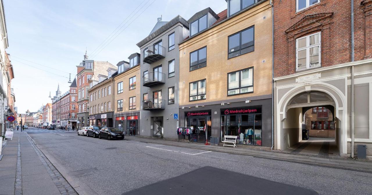 Aday - Apartment Suite 4 Aalborg Center ภายนอก รูปภาพ